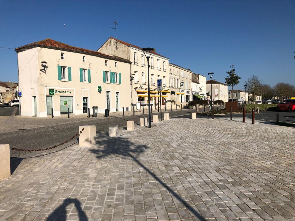 Charmante Maisonnette 2 Personnes Avec Wifi Surgeres Bagian luar foto